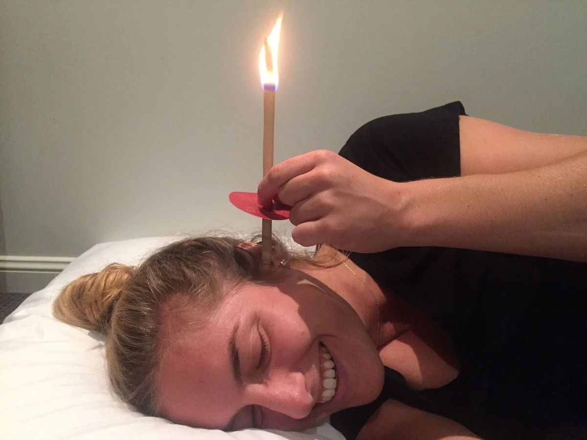 Háček ze staré klíčenky? Způsob, jak odstranit воск ze svíček bez nože