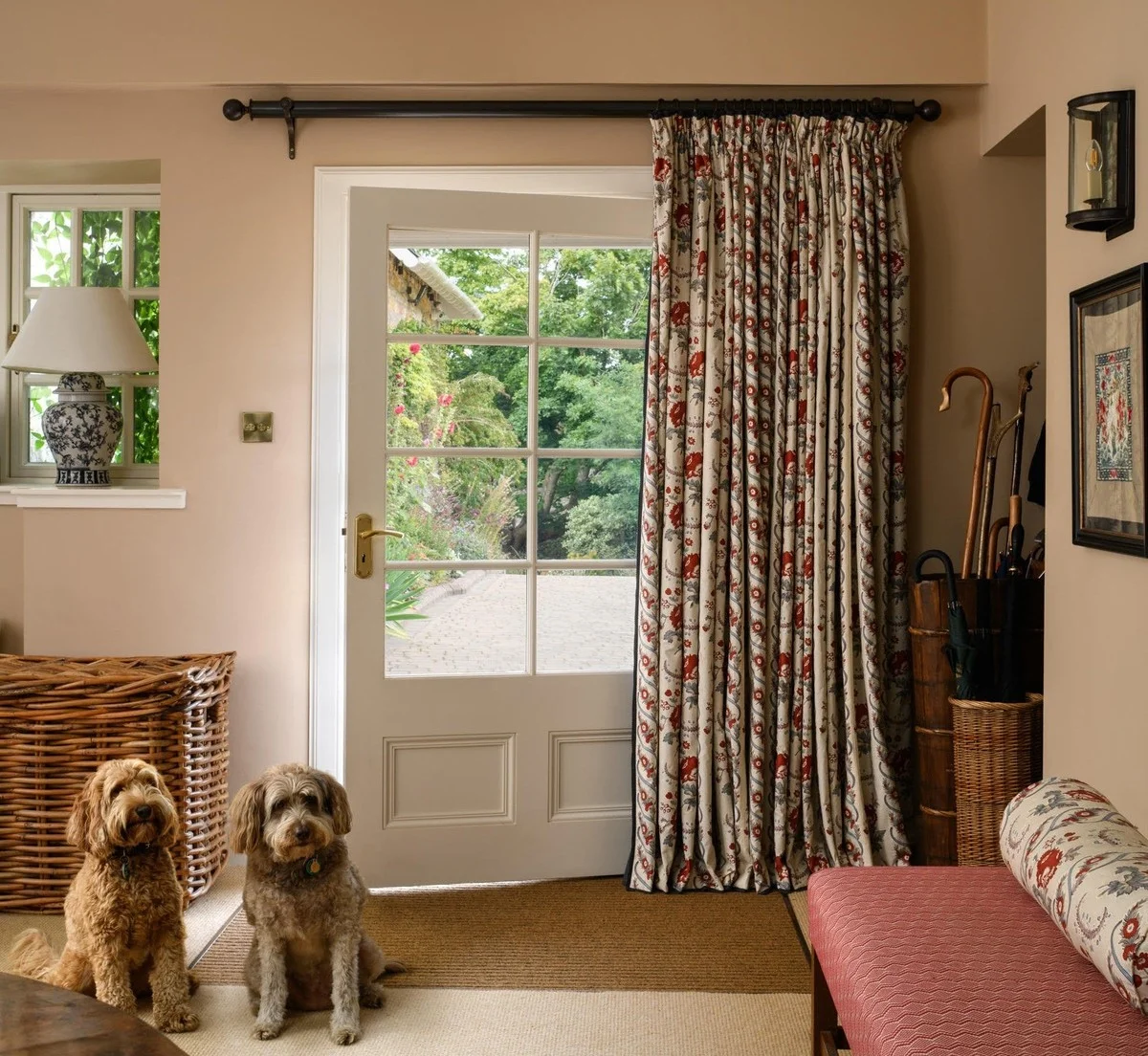 Starý záclonový tunel v entréii? Ušetří vám marné teplo - image 1