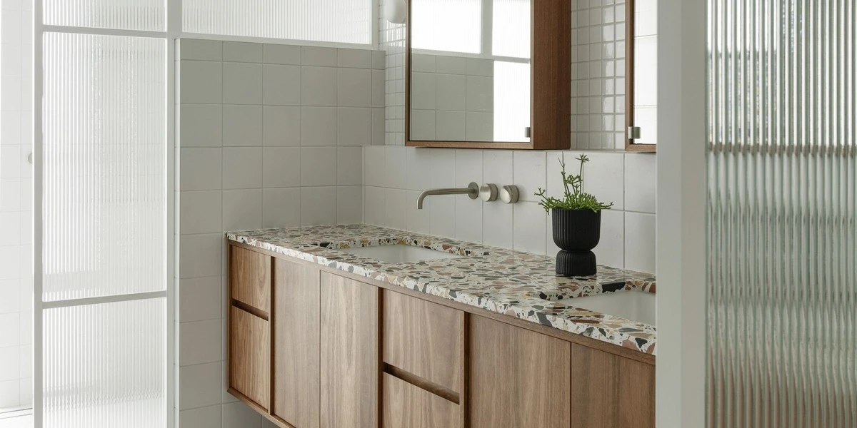 Kuchyňská sůl v koupelně: jak se zbavit vlhkosti bez chemie