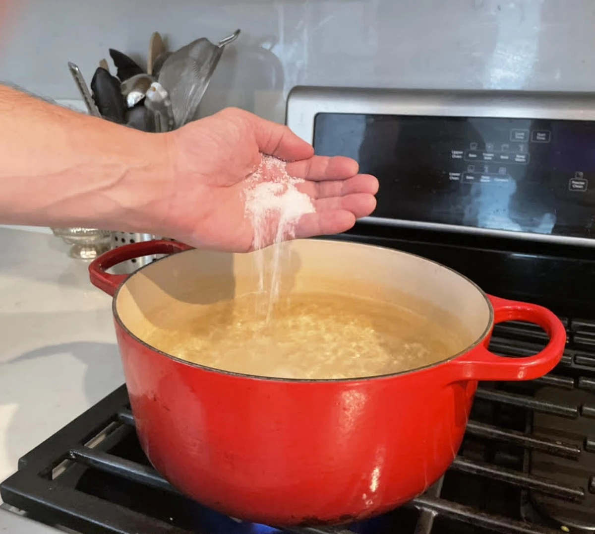 Proč kuchyni přidávají sůl do vody na těstoviny až teď