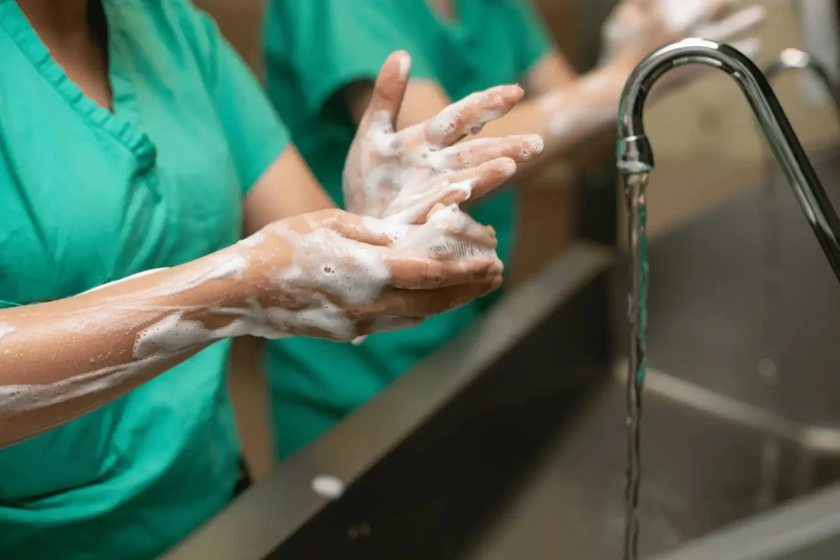 Zdravotní sestry si nikdy neberou horkou vodu ze kohoutku. Víte proč? - image 1