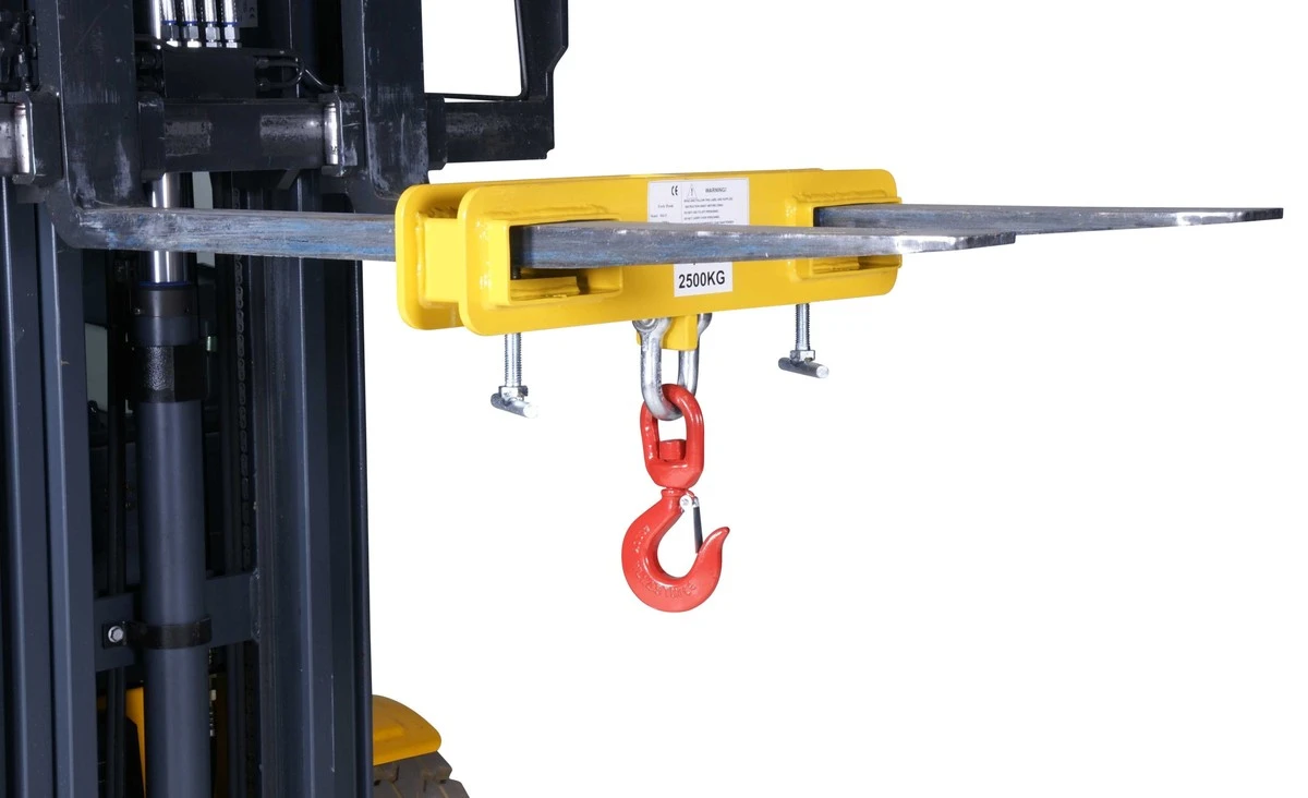 Háček ze staré vidličky? Trik na zavěšení obrazů bez vrtání do zdi