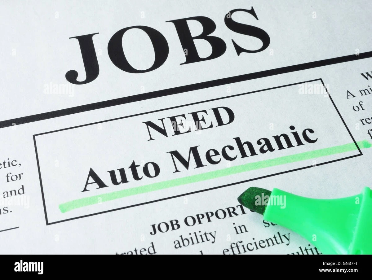 Proč mechanici dávají časopis pod auto před servisem