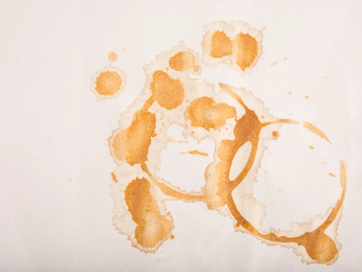 Jedlá soda na skvrny od čaje: jak vrátit hrníčky do původního stavu za 2 minuty