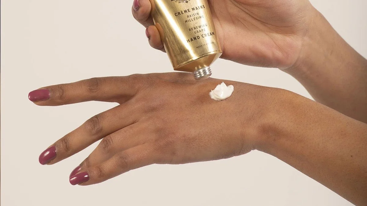 Koukni do lednice: máš tam jednu věc? Můžeš zahodit své omáčky na ruce