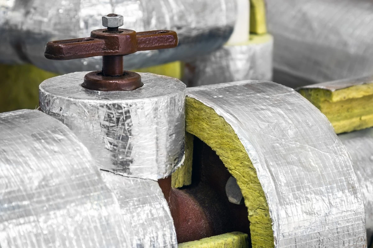 Papírová utěrka za radiátorem? Ušetří vám až 35 % na topení - image 1