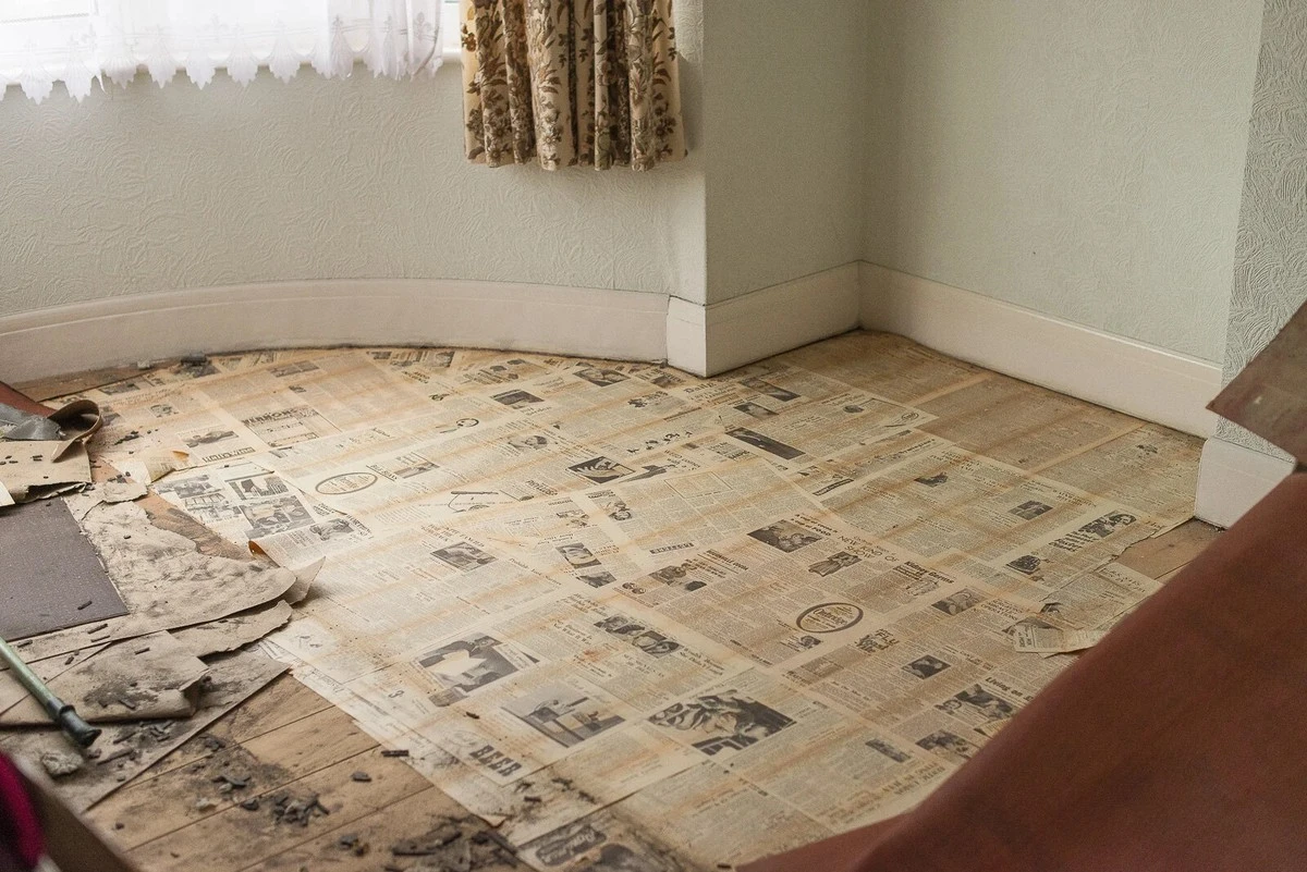 Staré noviny pod kobercem řeší vlhkost natrvalo - image 1