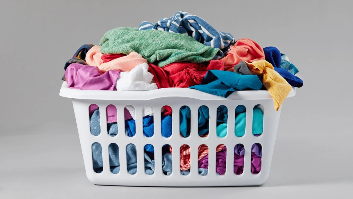 Citrónová slupka v pračce mění barvu vody. Co se děje? - image 2