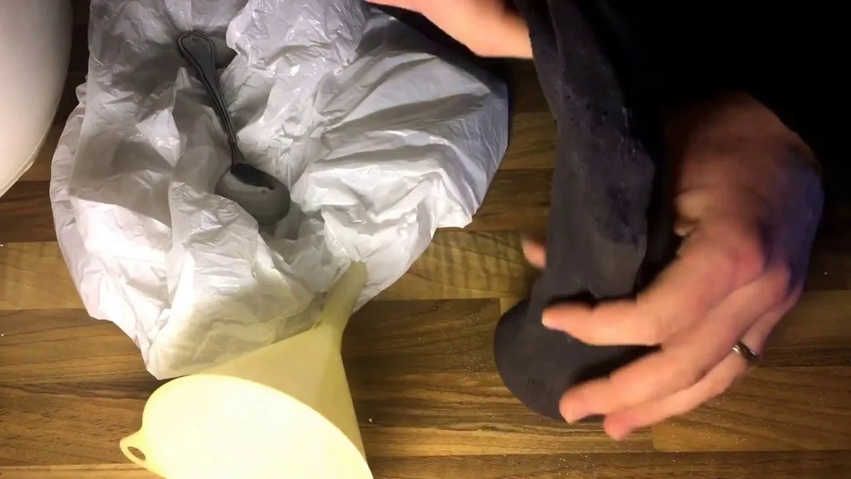 Starý ponožka na vysavači: geniální řešení na vlhkost v podkroví - image 1