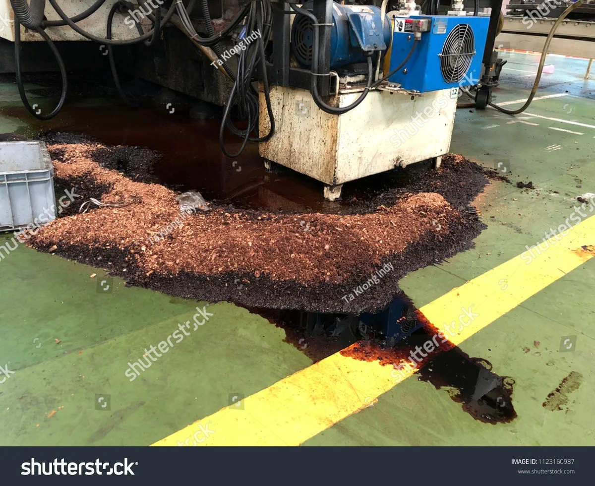 Hydraulik vás prosí: nikdy nelijte tento olej do dřezu