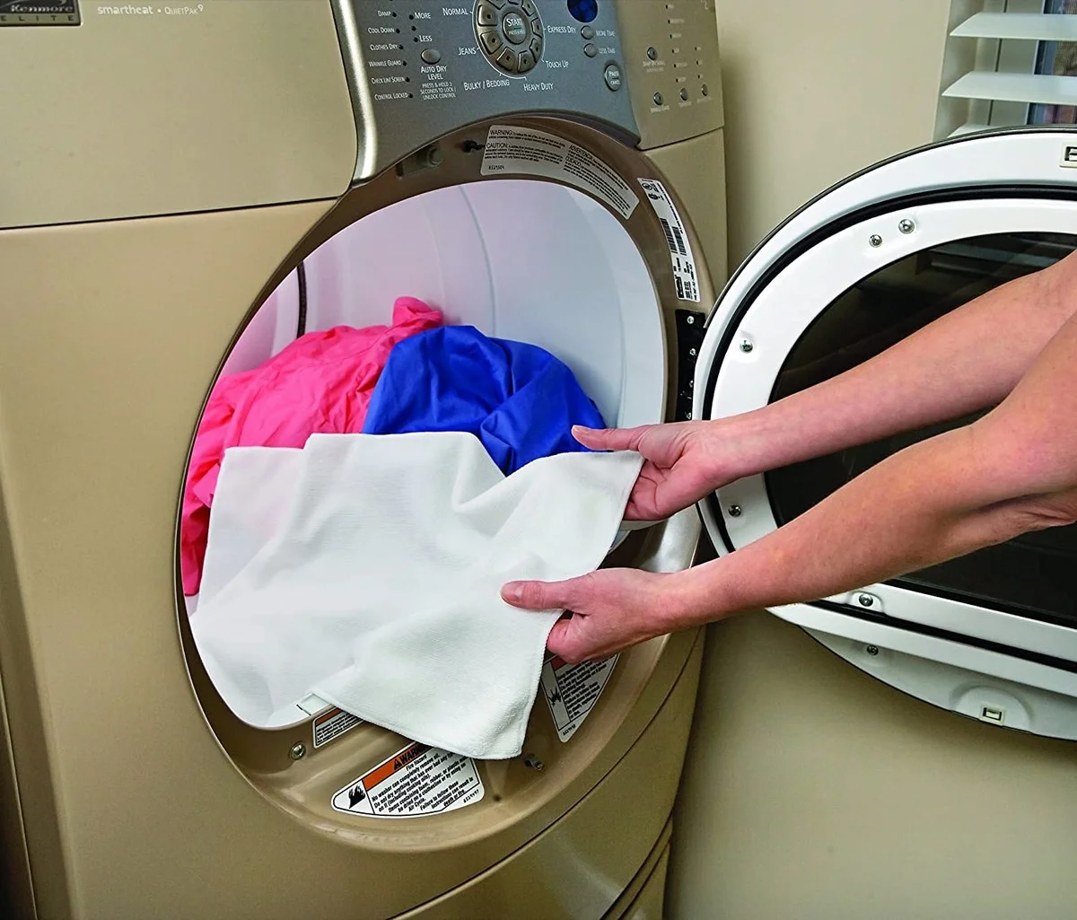 Kostka ledu v sušičce: trik, který vrátí život potlačeným oblečením - image 2