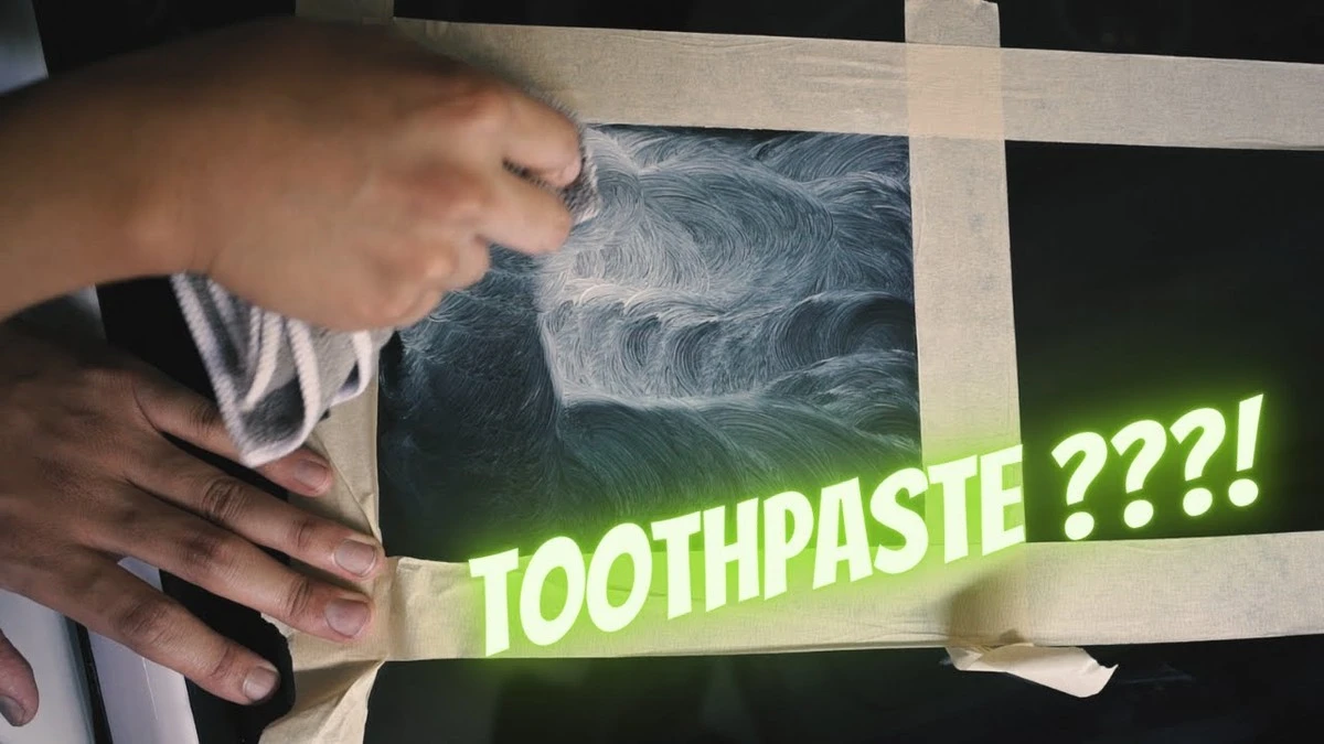 Zubní pasta na zrcadle mrznoucího auta funguje lépe než stěrač - image 1