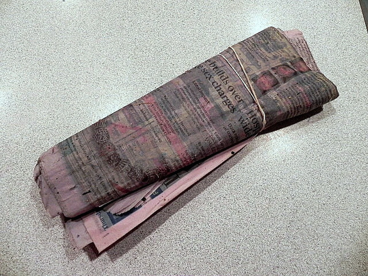 Staré noviny pod kobercem řeší vlhkost natrvalo