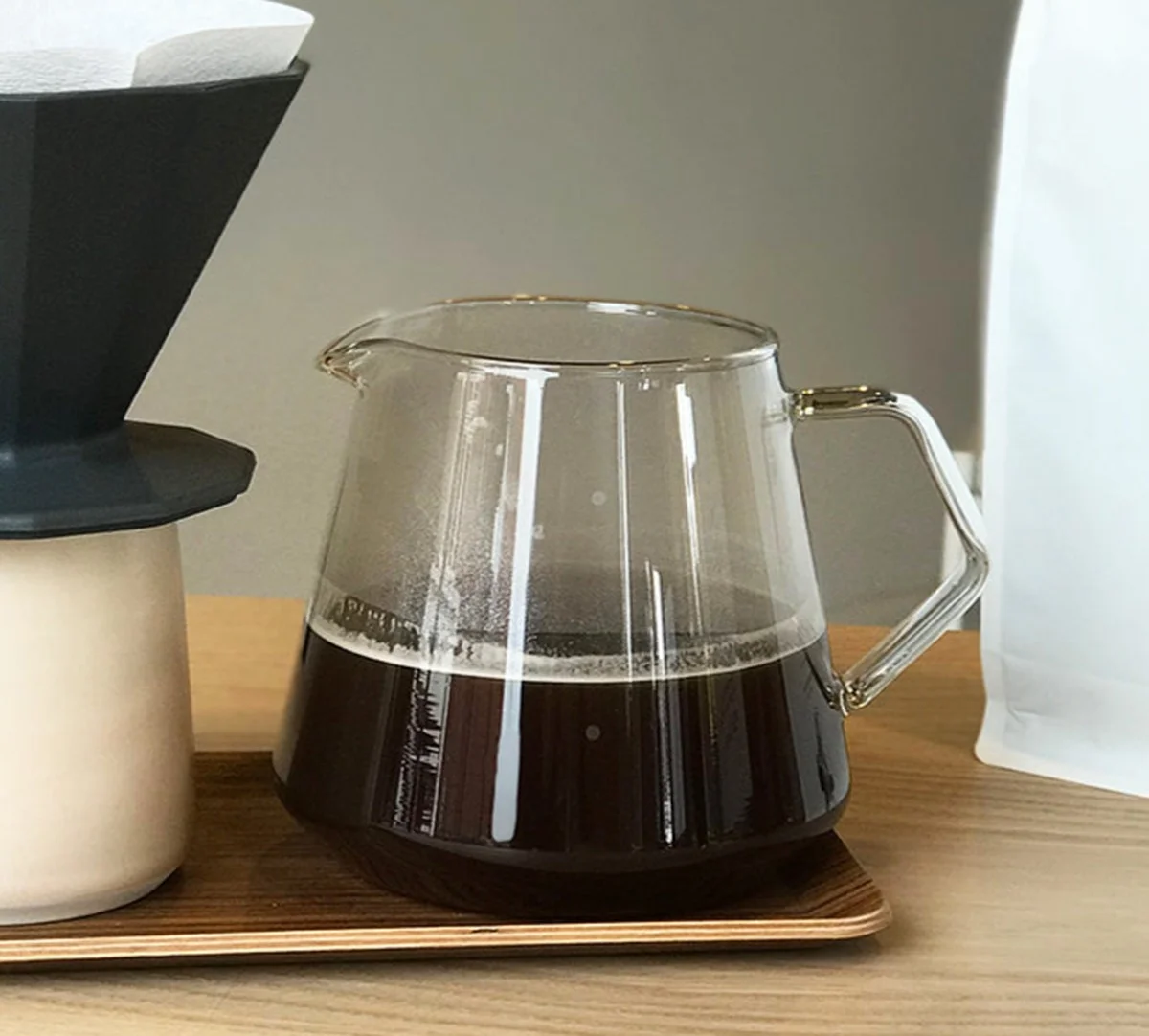 Старый zubní kartáček na špejli: proč to používají číšníci na špinavé sklo - image 1