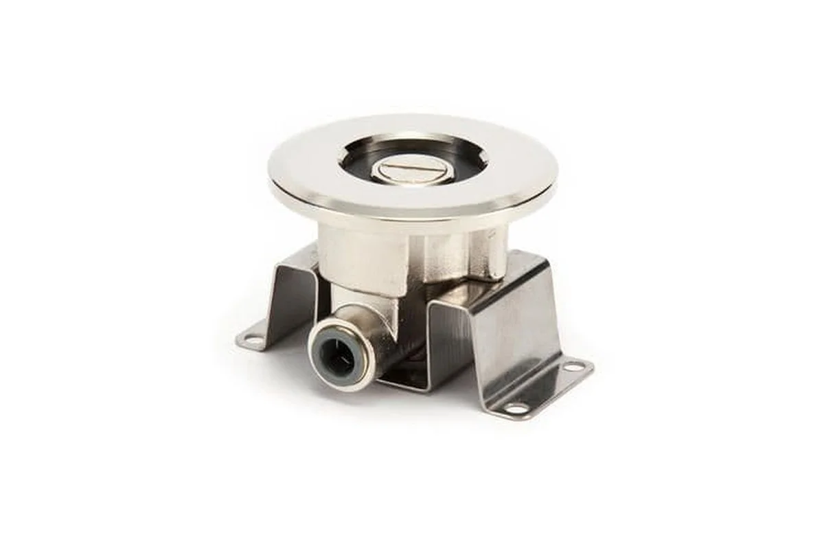 Háček ze špendlíku? Jak vyčistit zásuvky od špíny za 2 minuty - image 1