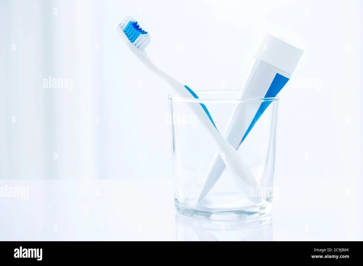 Zubní pasta na zrcadlo? Jak autoservisy čistí skleničky už 50 let