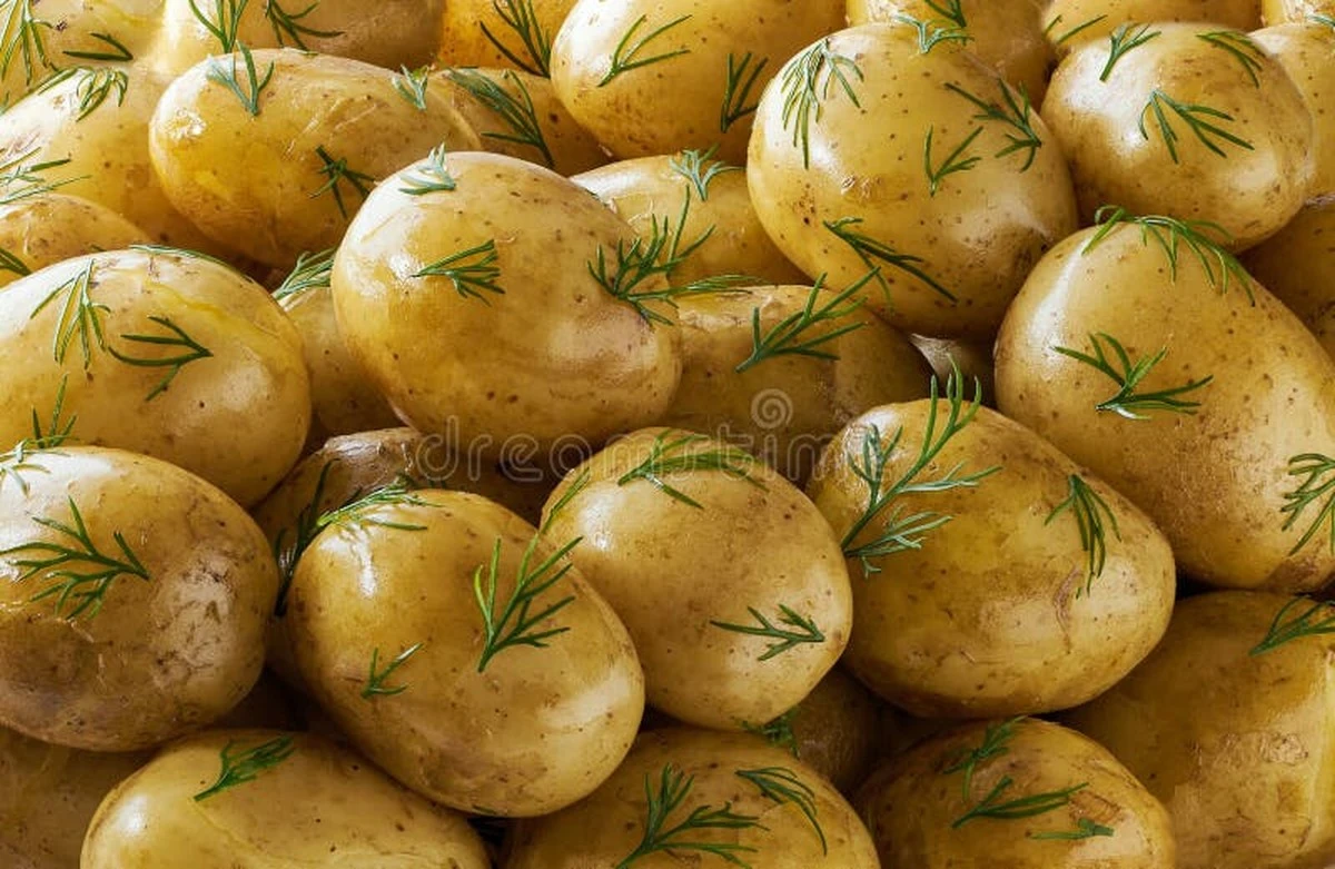 Kuchaři prozradili: proč vždy přidávají sůl před vařením brambor - image 2