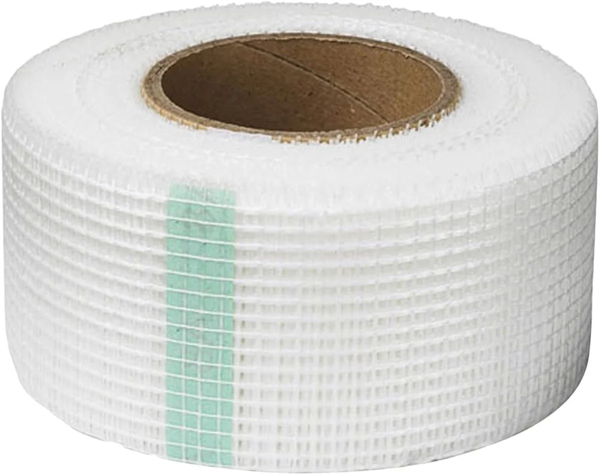 Průhledná páska na trhlinu ve skle: dočasné řešení, které trvá měsíce