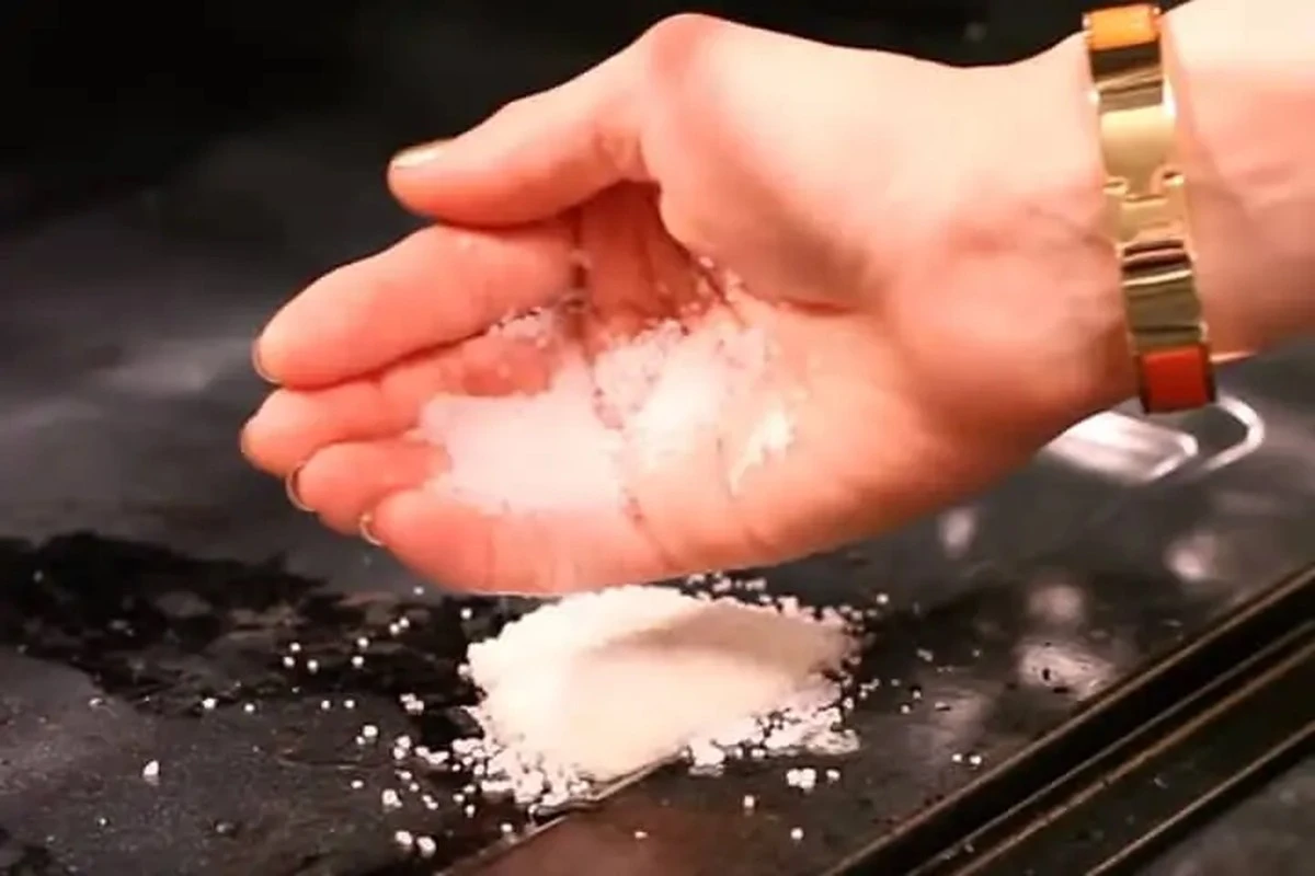 Sůl na mastnotu v troubě: chemie, která vás překvapí