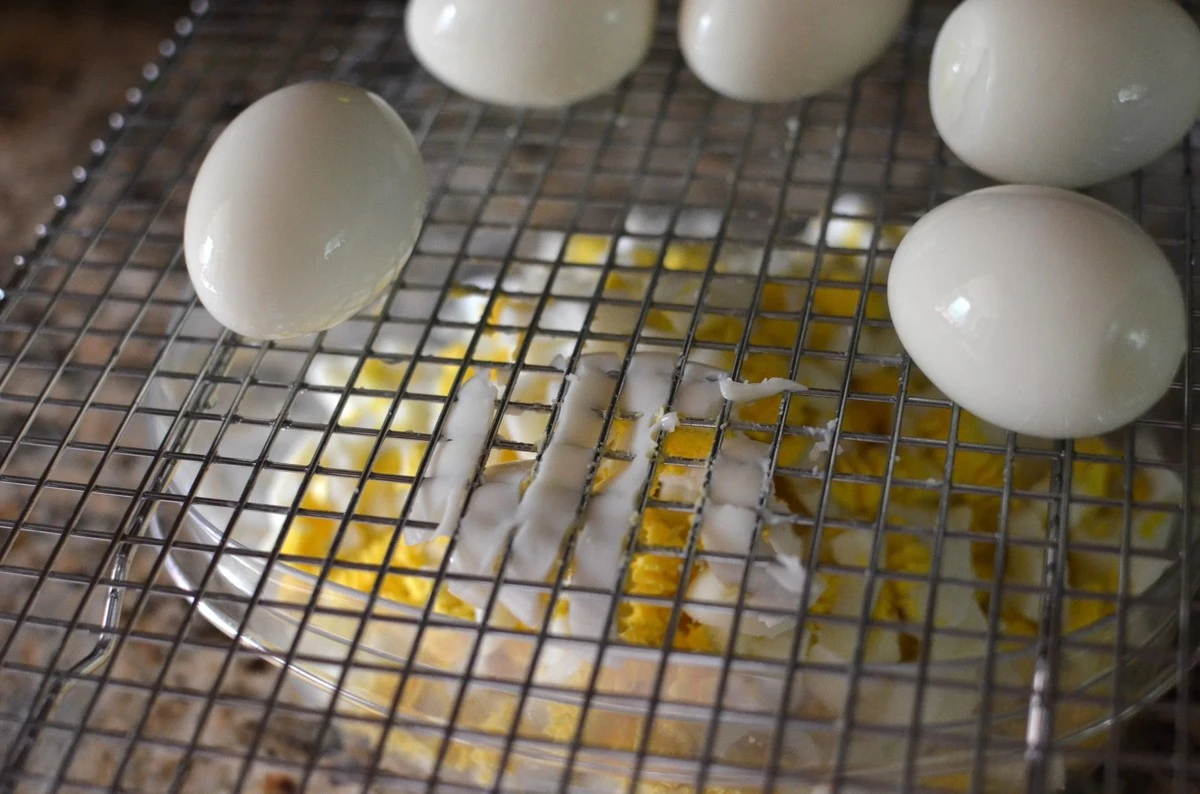 Proč kuchaři vždy přidávají ocet do vroucí vody s vejci - image 1