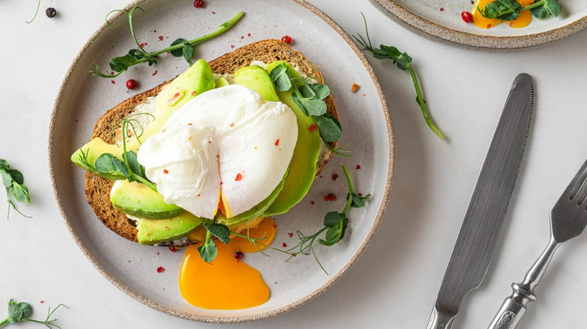 Proč všichni šéfkuchařové přidávají ocet do varu vajec
