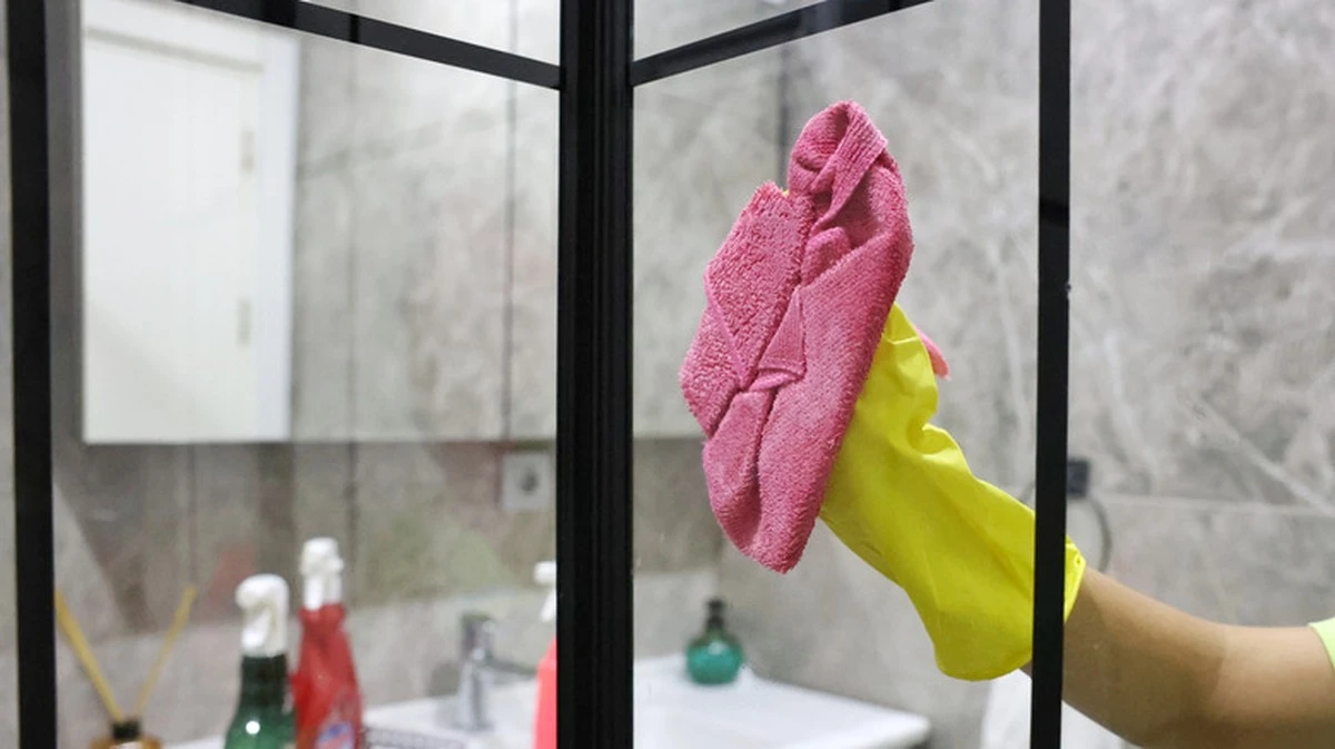 Vložte sůl do sprchy: jak se zbavíte vodního kamene bez chemie