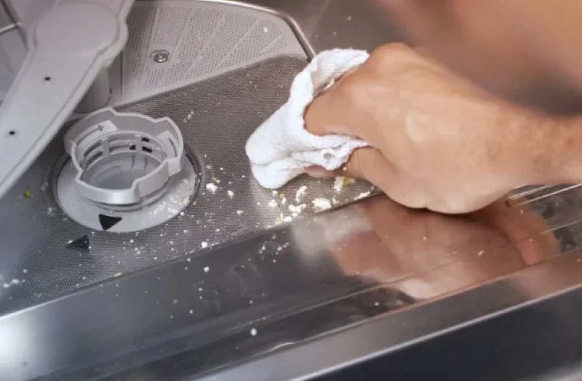 Ocet a soda do myčky - Jak se zbavit usazenin bez chemie za pár korun - image 2