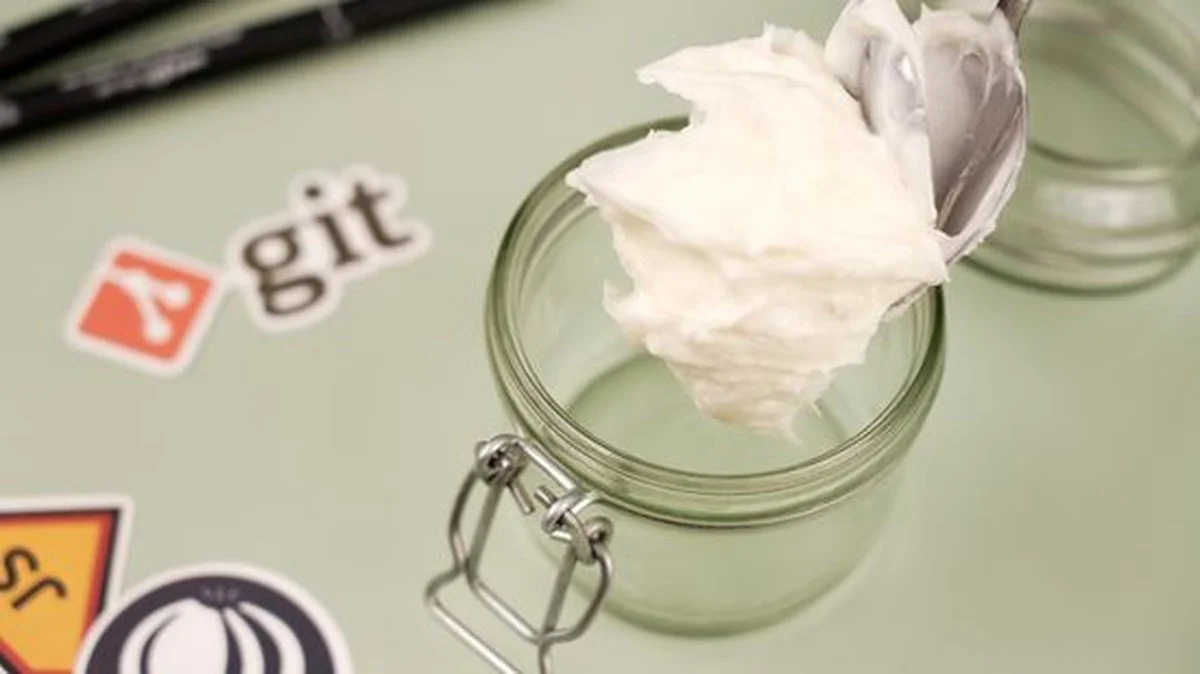 Kukuřičný škrob na okna zamrzlá ledem: jednoduchý trik místo lžíce - image 1