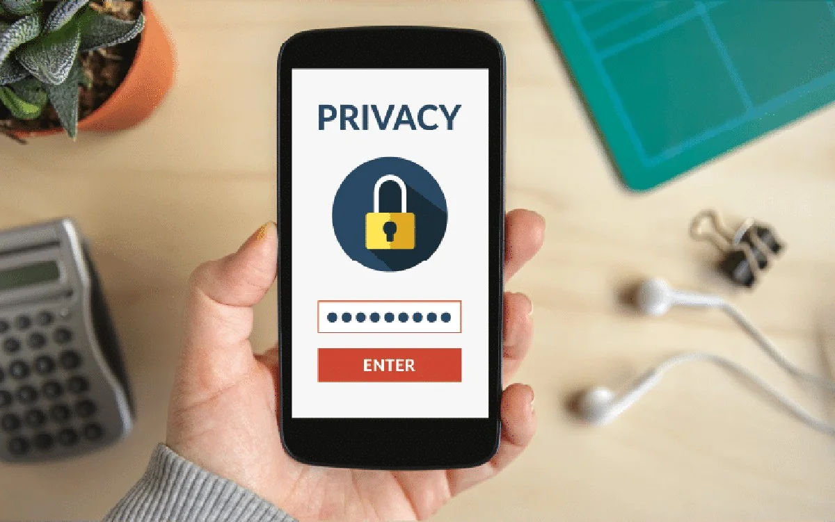 5 jasných signálů, že někdo číhá v tvém mobilu - image 1