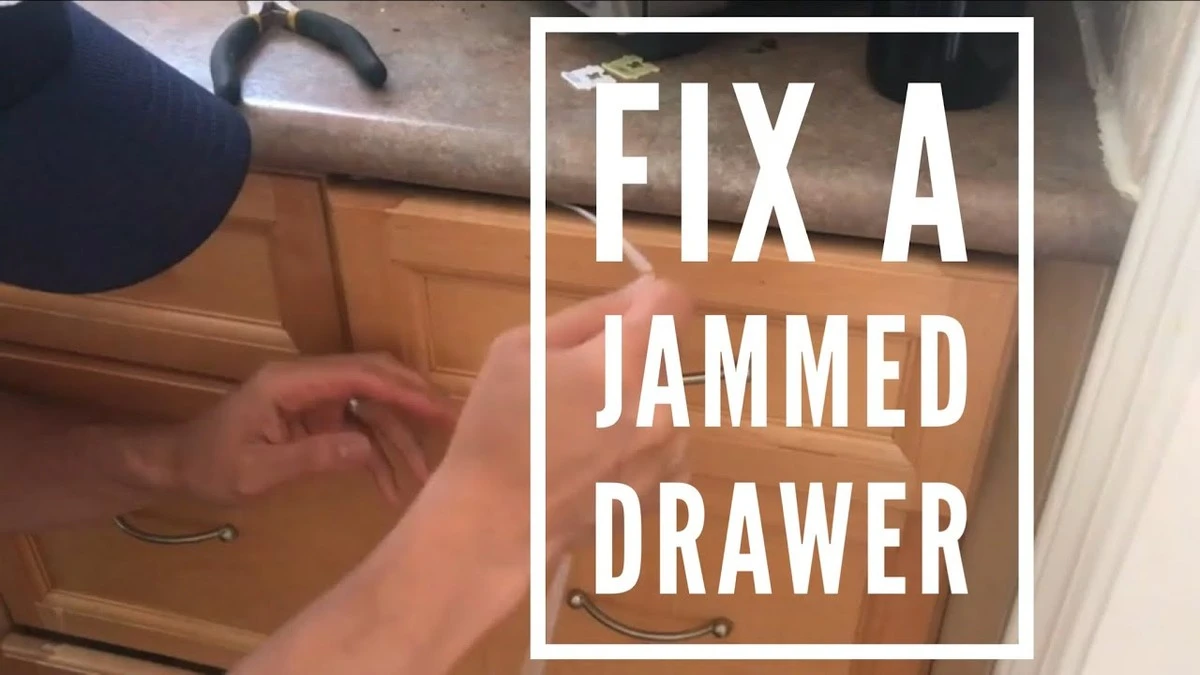 Tužka na dřevo zaseknuté zásuvce: trik tesařů, které všichni ignorují