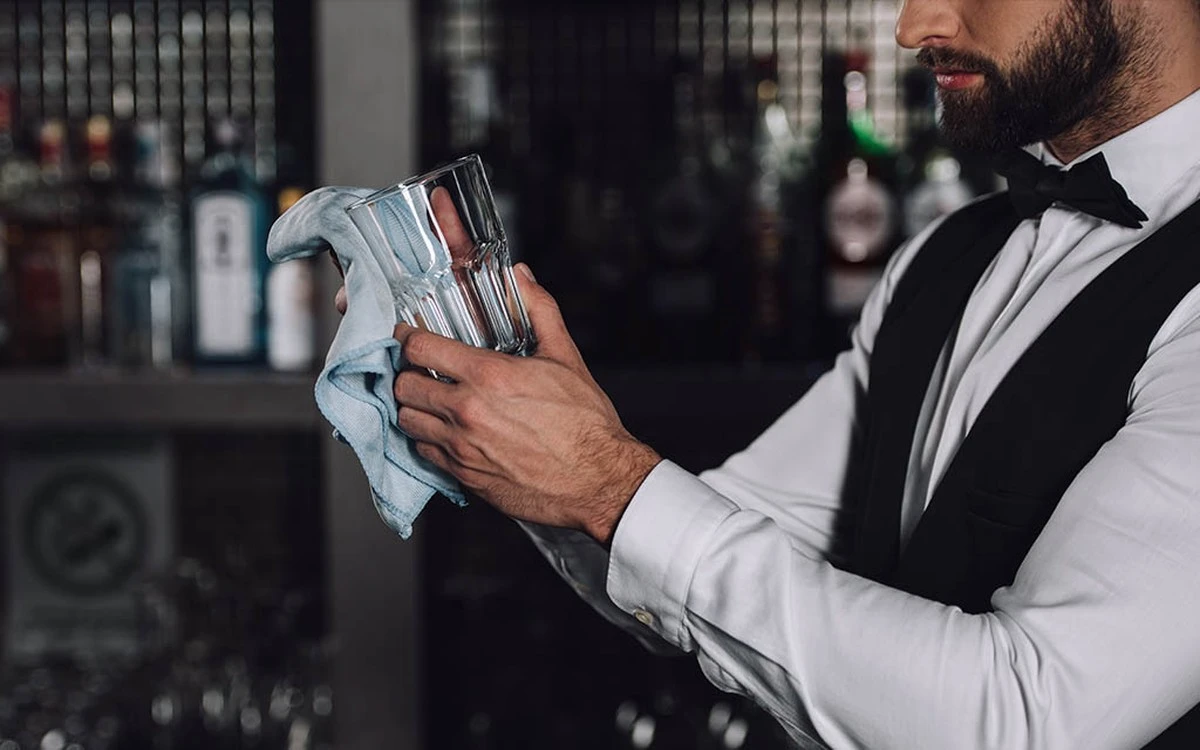 Sůl na zrcadlo? Proč to restauratéři dělají před sezonou - image 2