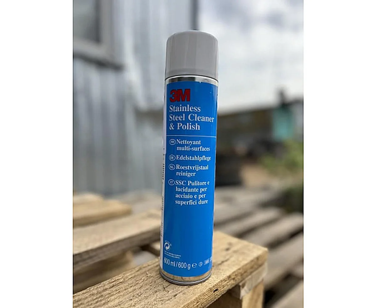 Obyčejný octán vám vrátí lesk na nerezové kuchyni - zkuste to dnes