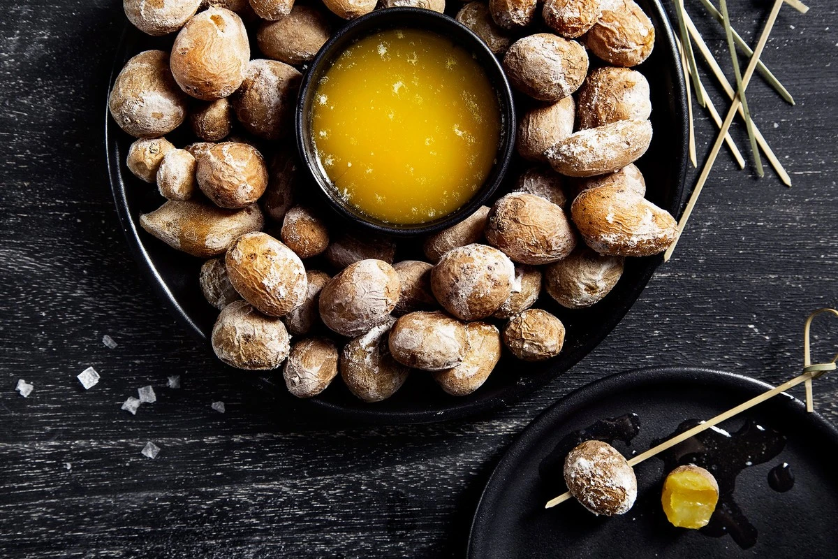 Proč kuchařky přidávají do vaření brambor sůl na konci, ne na začátku