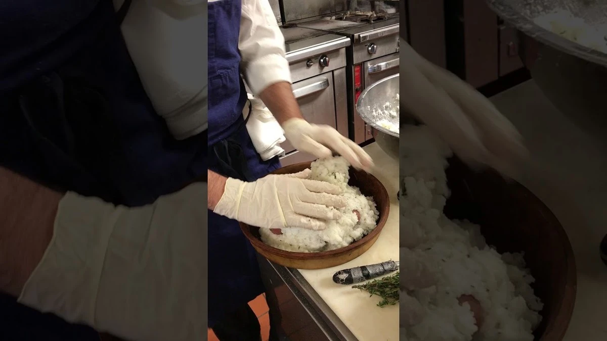 Kuchaři prozradili: proč vždy přidávají sůl před vařením brambor - image 1