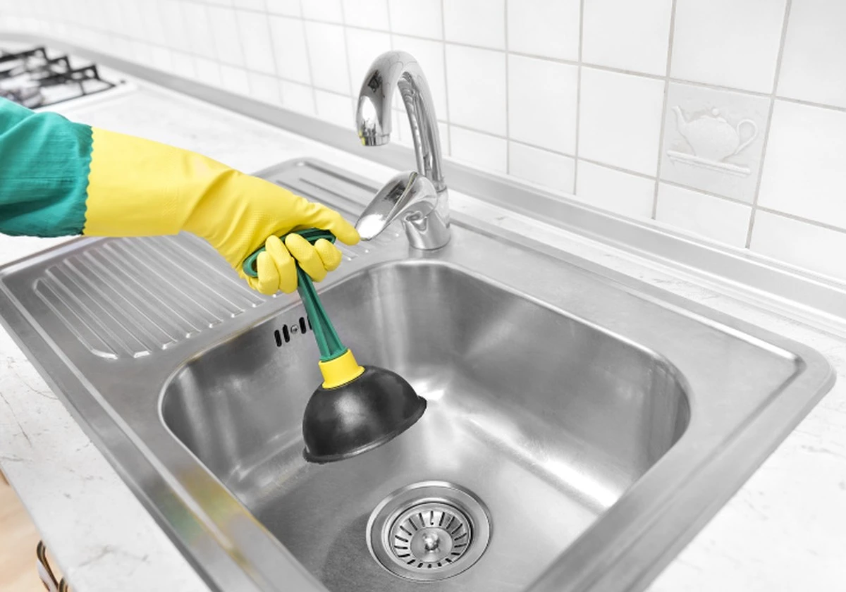 Instalatéři varují: nikdy netlačte toto do sifonu ani omylem - image 1