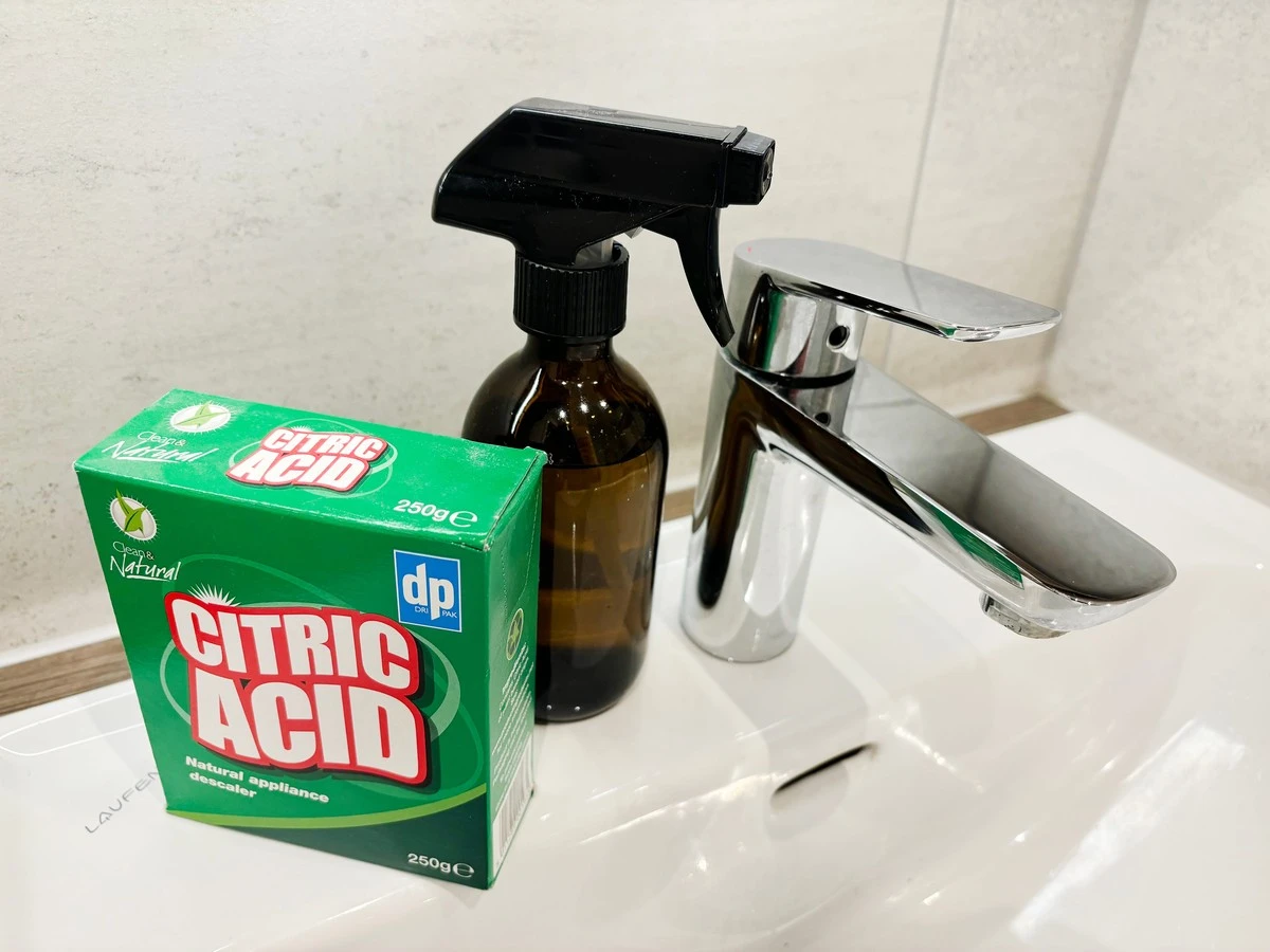 Ocet v záchodové míse přes noc: co se stane s vápnem - image 2