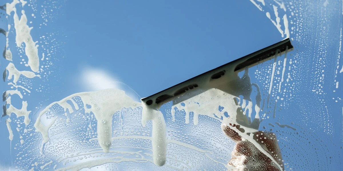 Kukuřičný škrob na zrcadlo a okna lesknou se jako nové - image 2