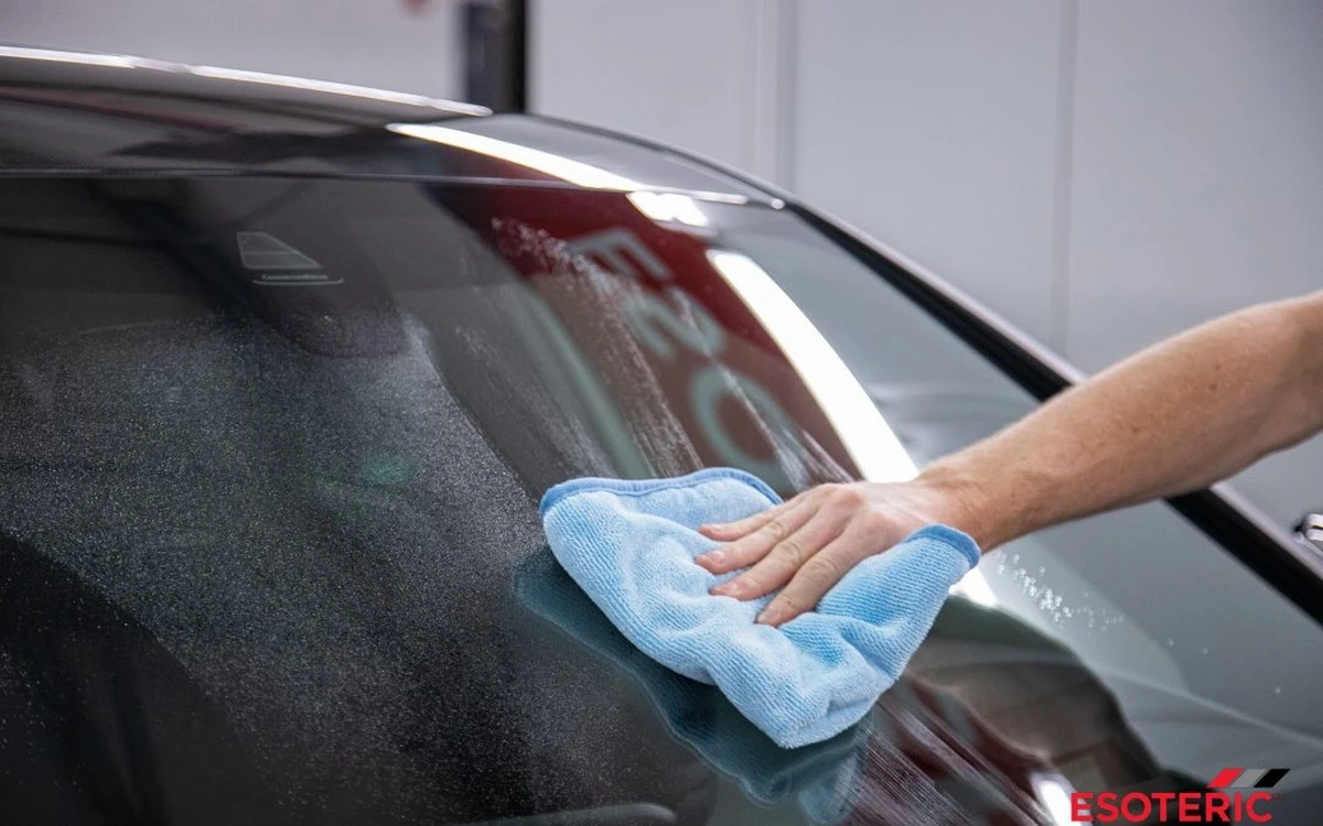 Ocet a voda na zrcadle: způsob bez pruhu a bez chemie - image 2