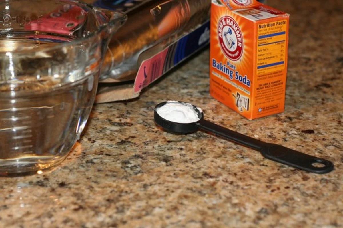 Obyčejná solanka z kuchyně čistí stříbro jako profesionální produkt - image 1