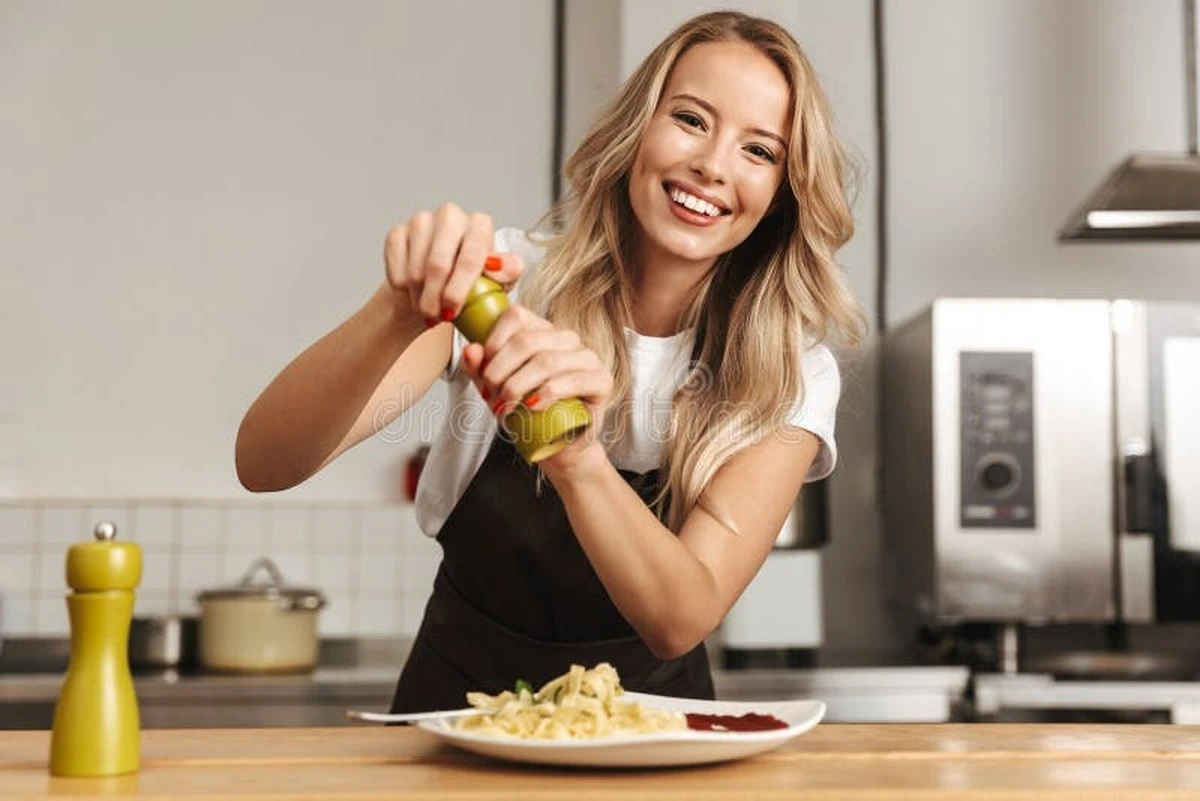 Co číší kuchyní skrývají: proč vždy přidávají sůl do vody na těstoviny - image 1