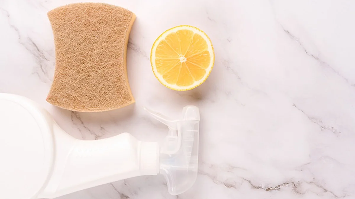 Citrónová šťáva na zrcadle: špína zmizí za 30 sekund bez chemie