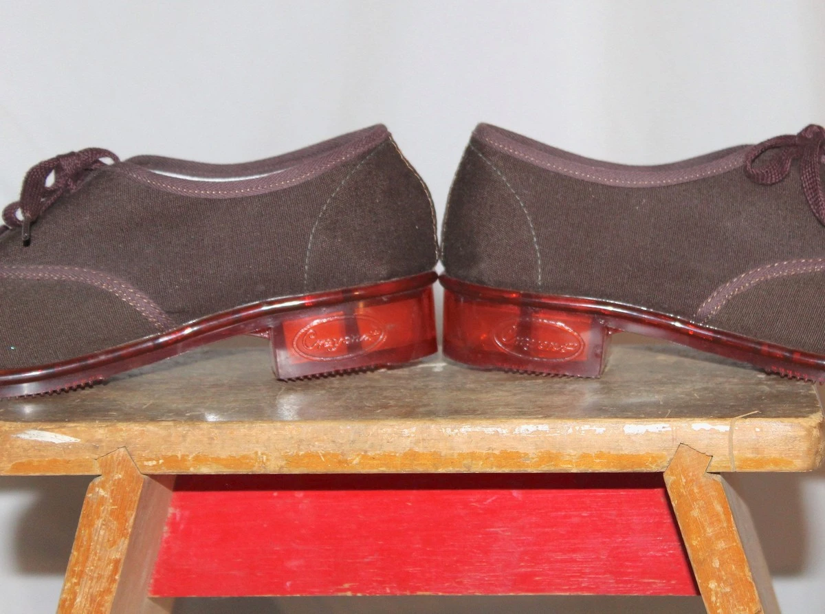 Obyčejný kousek voskovky proti vlhkosti v botách