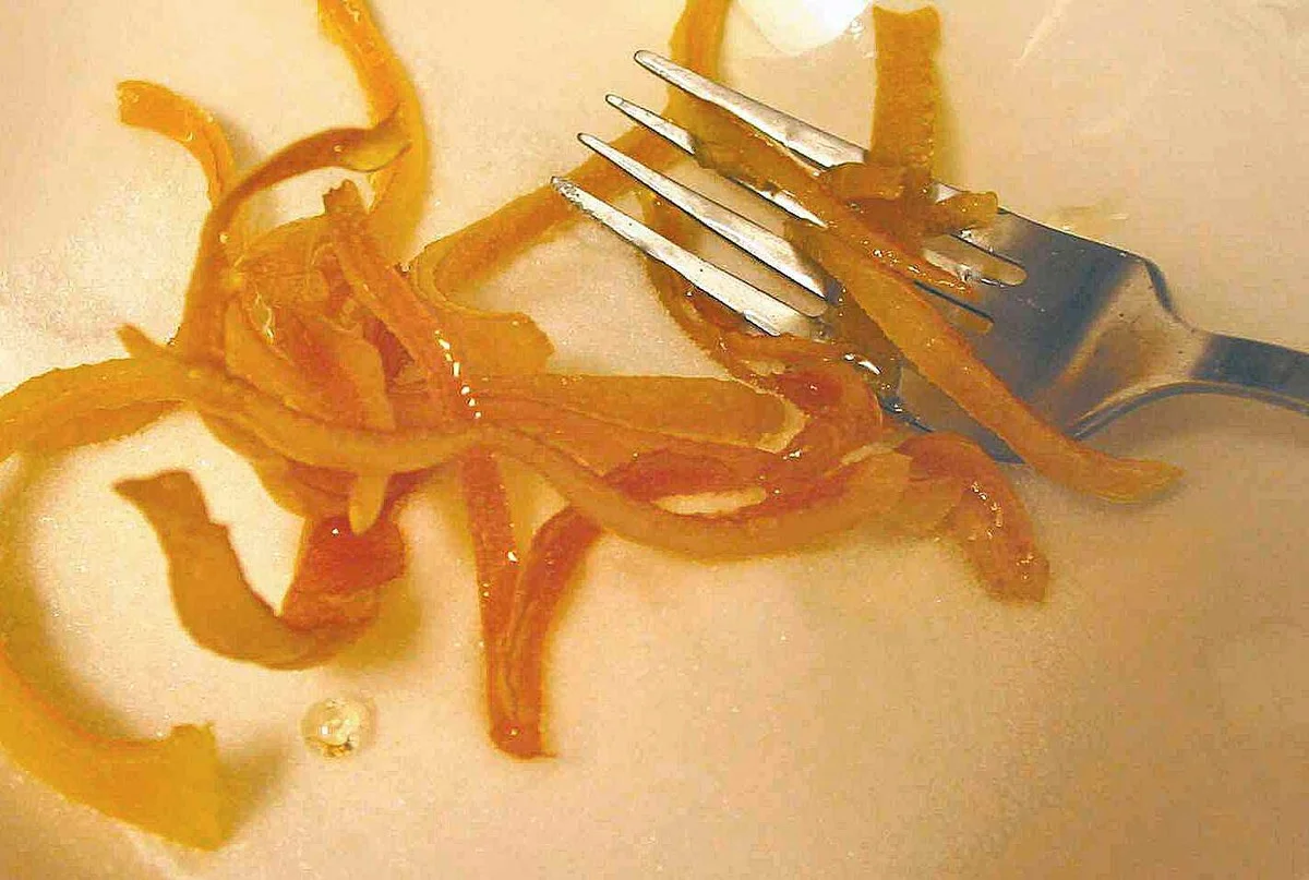 Citrónová kůra proti pachu v mikrovlnné troubě - image 1