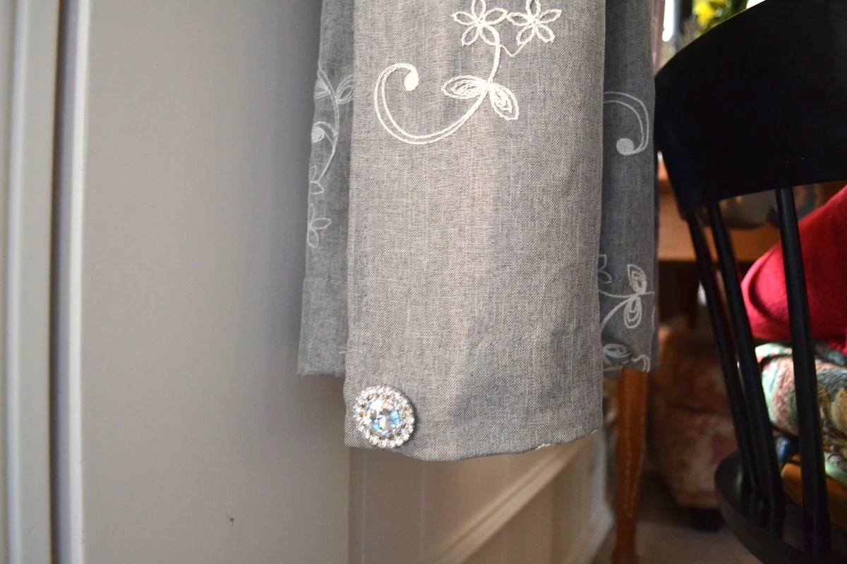 Plastové lahve naplněné pískem: genius na zesílení těžkých záclon - image 1