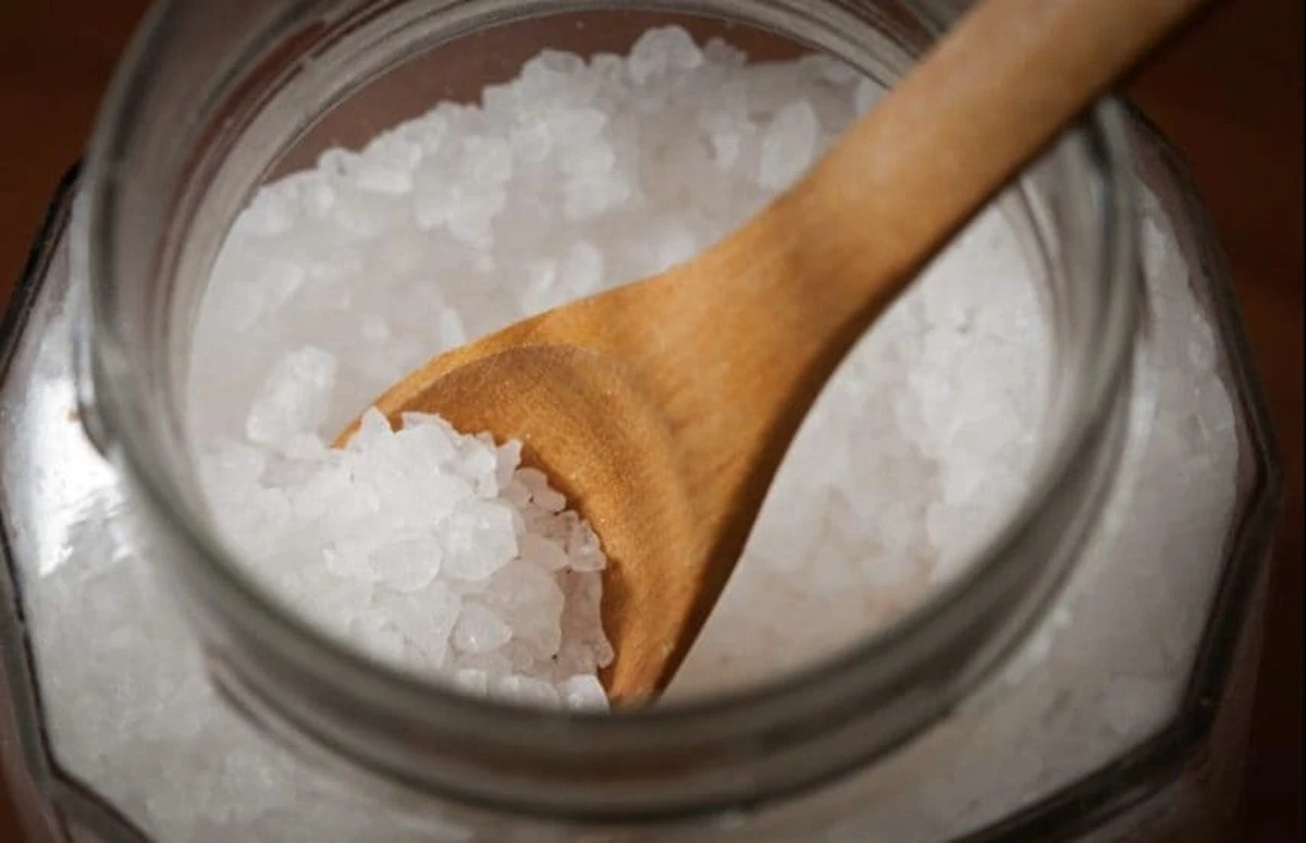 Sůl do sprchového koutu: lví podíl munkového nečistotu bez chemie