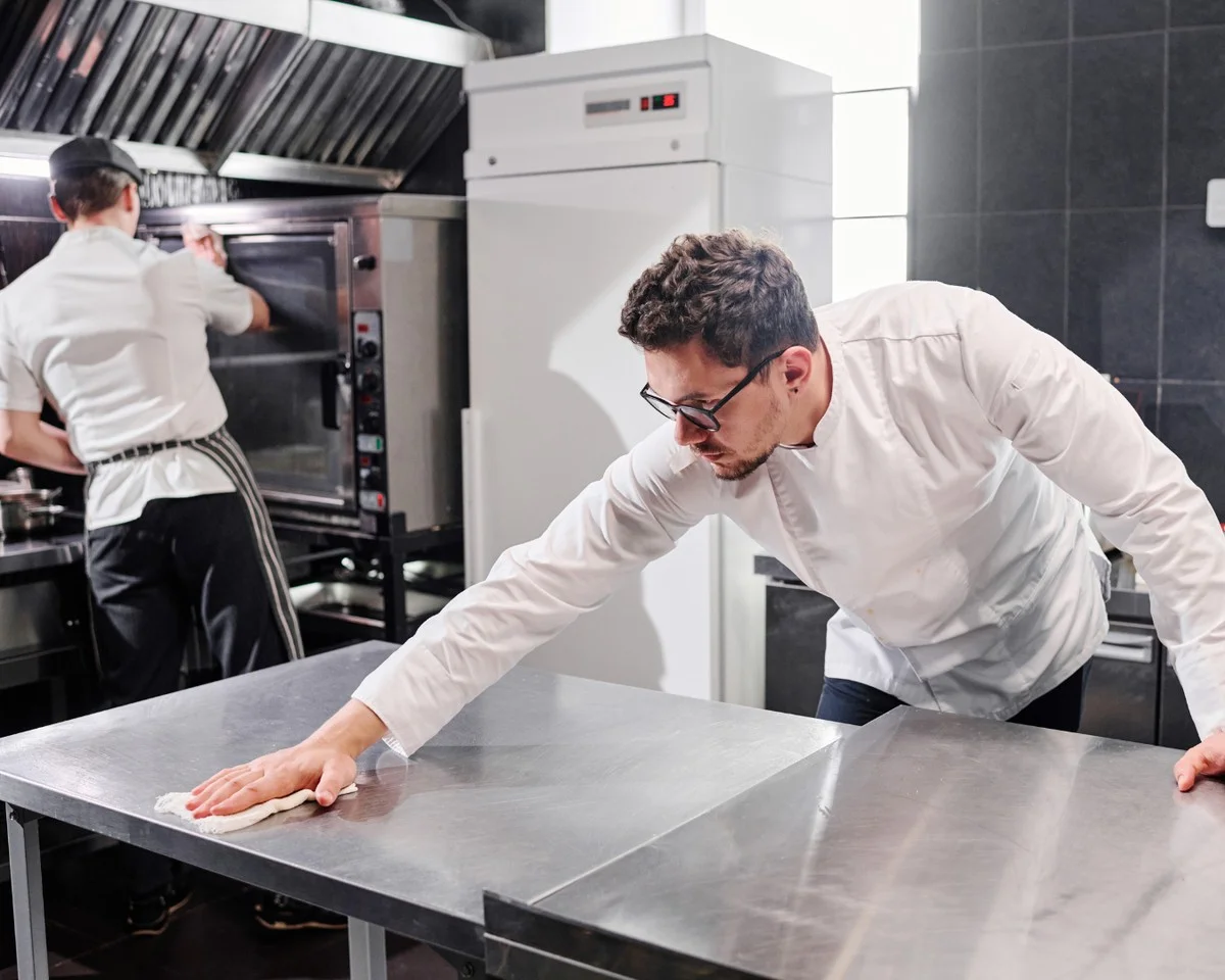 Soda a ocet v umyvadle? Zapomeňte na drahé čističe – funguje to lépe - image 2