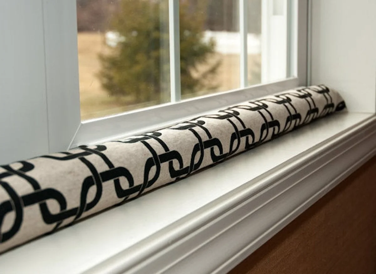 Starý punčoch na okno? Nejlevnější řešení proti přívanu