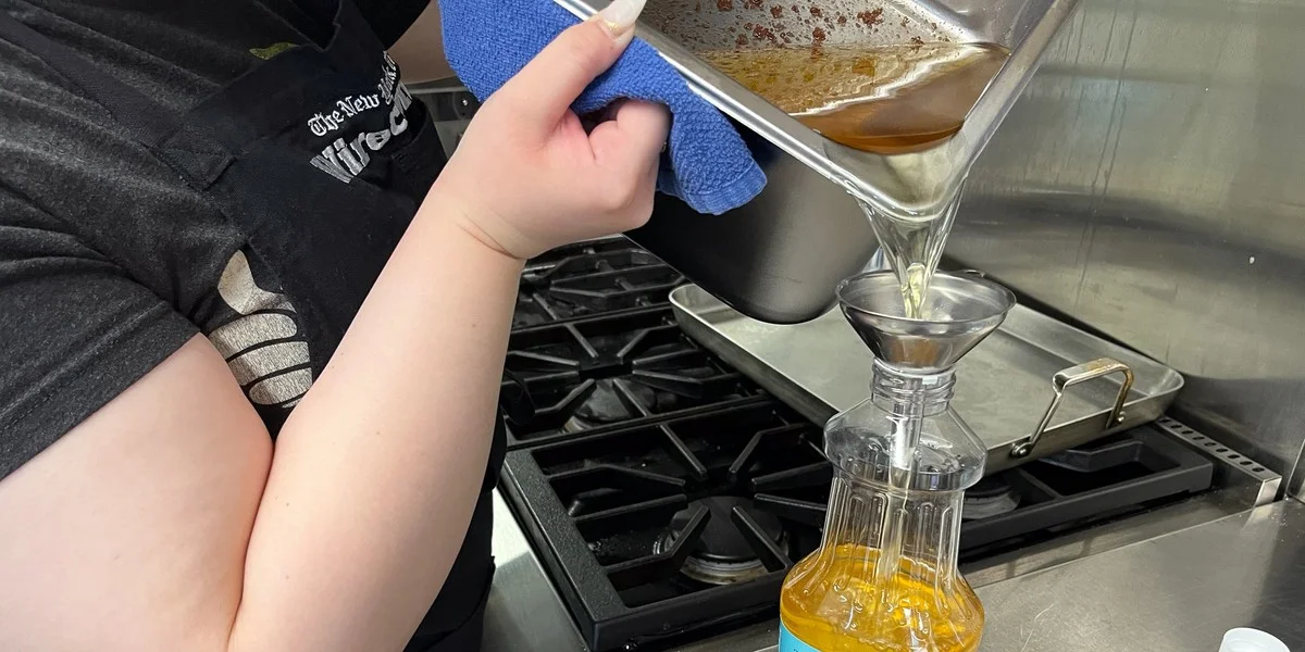 Instalatéři varují: nikdy nelijte do odpadu tohoto oleje