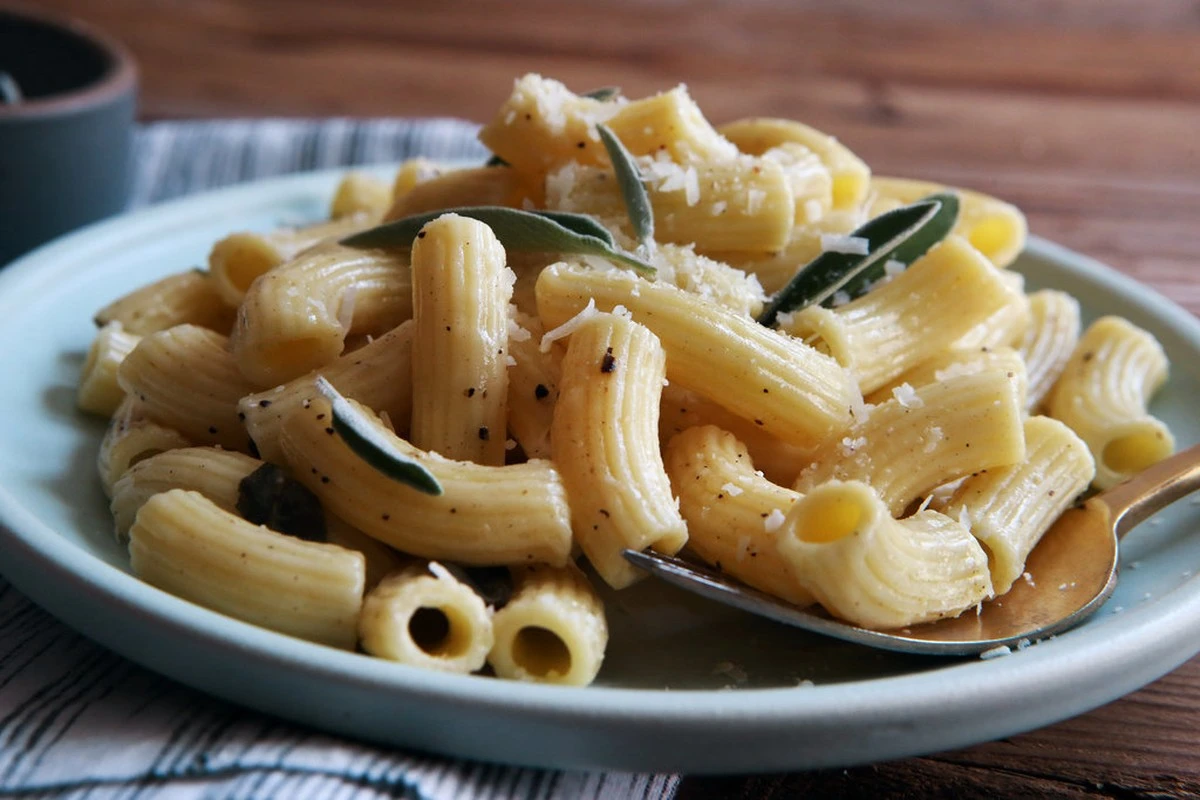 Kuchaři prozradili: proč vždycky dávají máslo do horké vody na těstoviny