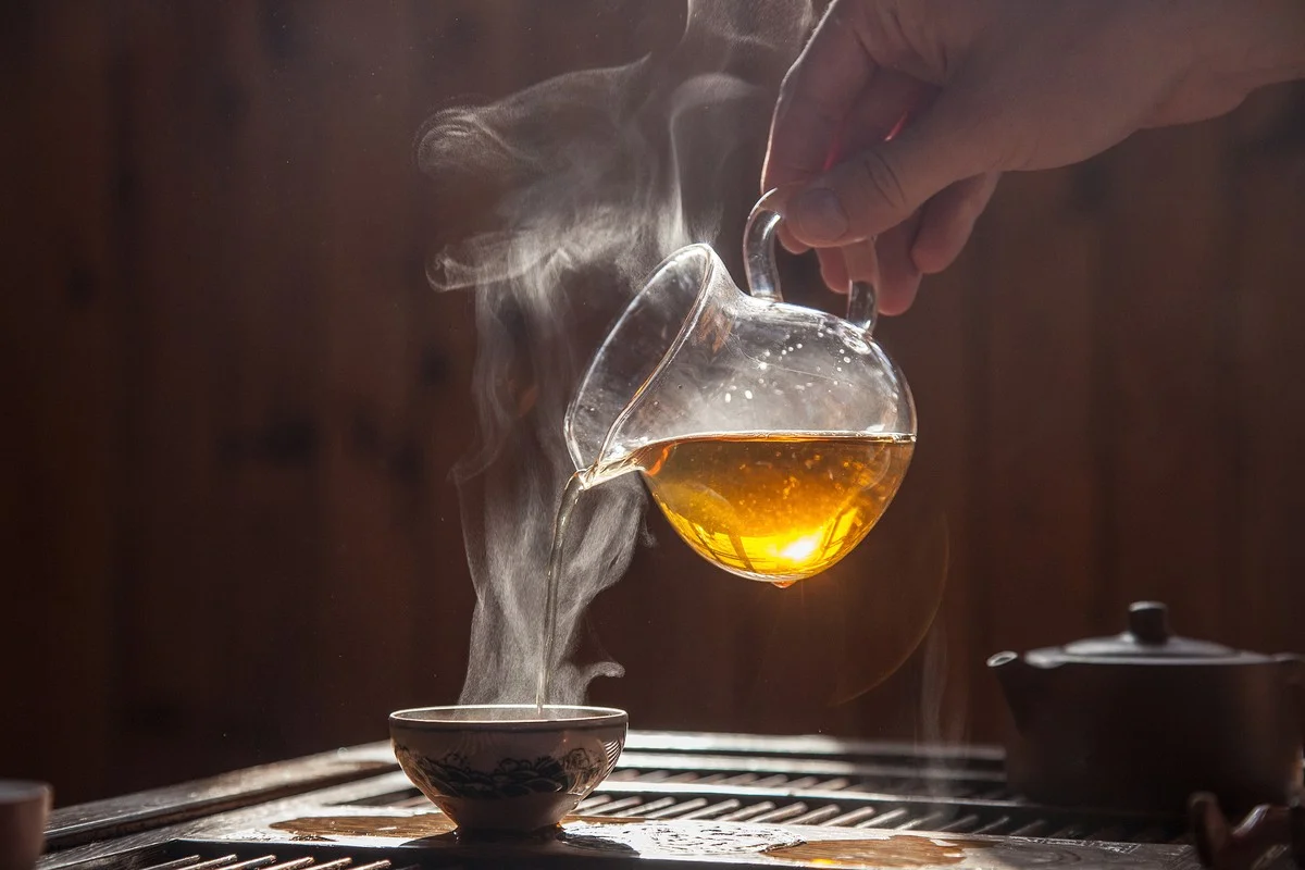 Číšníci z top restaurací vždycky přidají do čaje jednu věc. Co to je? - image 2